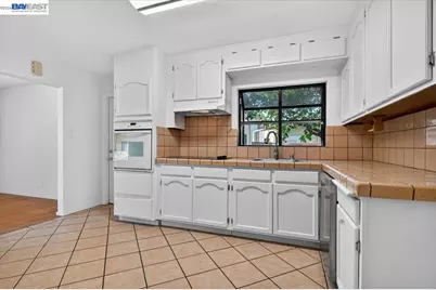19762 Hathaway Ave, San Lorenzo, CA 94541 - Photo 9