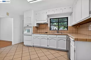 19762 Hathaway Ave, San Lorenzo, CA 94541 - Photo 9
