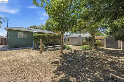 16010 Via Sevilla, San Lorenzo, CA 94580 - Photo 21