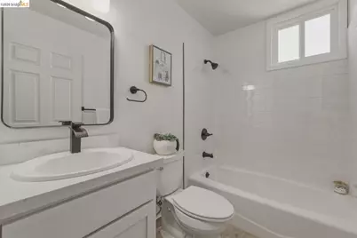 1116 20th St, Oakland, CA 94606 - Photo 23