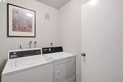 199 Montecito Ave #305, Oakland, CA 94610 - Photo 21