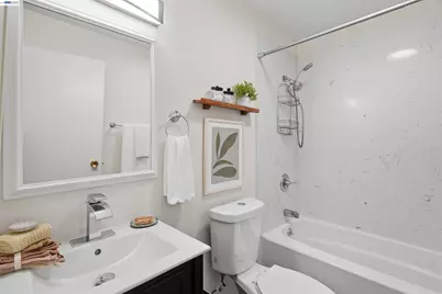 199 Montecito Ave #305, Oakland, CA 94610 - Photo 17