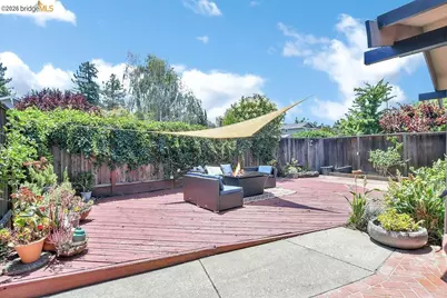 1249 Heavenly Dr, Martinez, CA 94553 - Photo 5