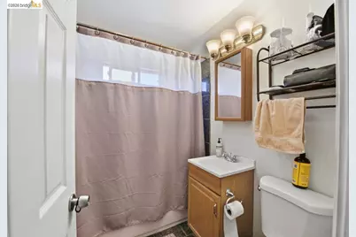 5936 Martin Luther King Jr Way, Oakland, CA 94609 - Photo 15