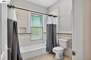 2836 Myrtle St, Oakland, CA 94608 - Photo 25