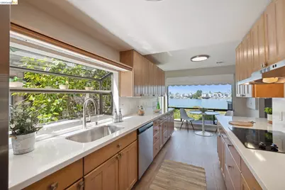 1321 Crown Dr, Alameda, CA 94501 - Photo 5