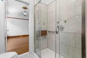 3246 Mlk Jr Way, Oakland, CA 94609 - Photo 25