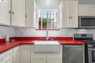 3246 Mlk Jr. Way, Oakland, CA 94609 - Photo 11