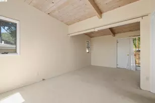 7279 Snake Rd, Oakland, CA 94611 - Photo 13