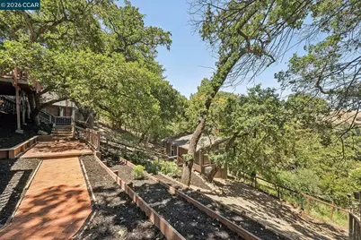 996 Hawthorne Dr, Lafayette, CA 94549 - Photo 33