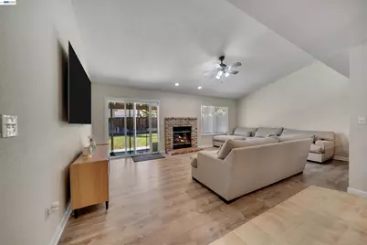 1820 Willow Creek Dr, Tracy, CA 95376 - Photo 3