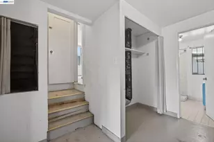 1227 33rd St, Oakland, CA 94610 - Photo 47