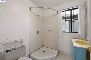 1227 33rd St, Oakland, CA 94610 - Photo 57