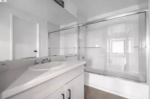 6363 Christie Ave, Emeryville, CA 94608 - Photo 13