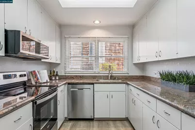 405 Centre Court, Alameda, CA 94502 - Photo 15