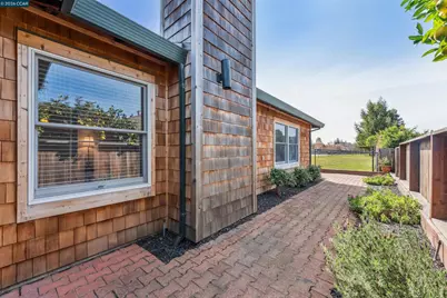 405 Centre Court, Alameda, CA 94502 - Photo 27