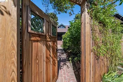 2953 Hillegass Ave, Berkeley, CA 94705 - Photo 3