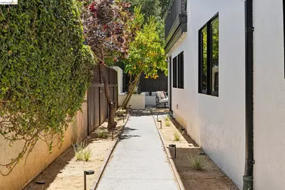921 Underhills Rd, Oakland, CA 94610 - Photo 65