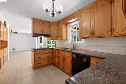 2148 Frederick St, Concord, CA 94520 - Photo 15