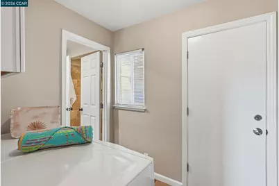 8019 Sterling Dr, Oakland, CA 94605 - Photo 25