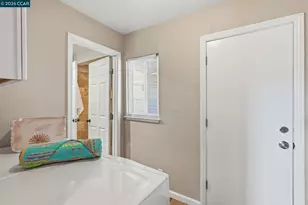 8019 Sterling Dr, Oakland, CA 94605 - Photo 25