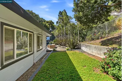 8019 Sterling Dr, Oakland, CA 94605 - Photo 33