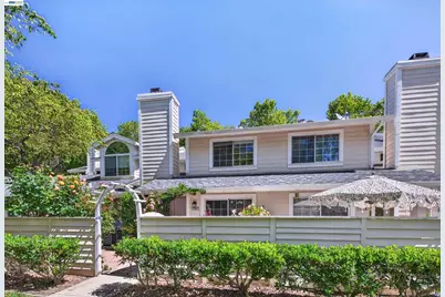 7483 Stonedale Dr, Pleasanton, CA 94588 - Photo 3