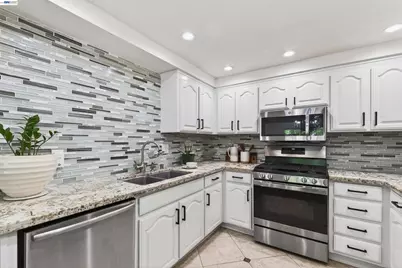 7483 Stonedale Dr, Pleasanton, CA 94588 - Photo 15