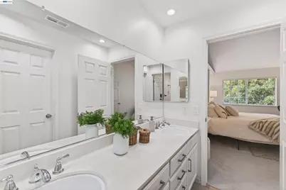 7483 Stonedale Dr, Pleasanton, CA 94588 - Photo 35