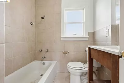 5320 El Camile Ave, Oakland, CA 94619 - Photo 17