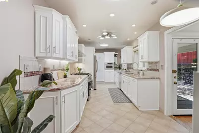 4500 Oak Hill Rd, Oakland, CA 94605 - Photo 13