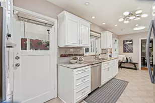 4500 Oak Hill Rd, Oakland, CA 94605 - Photo 15