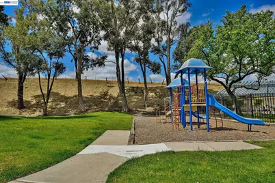 1202 Spring Valley Cmn, Livermore, CA 94551 - Photo 15