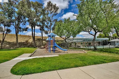 1202 Spring Valley Cmn, Livermore, CA 94551 - Photo 13