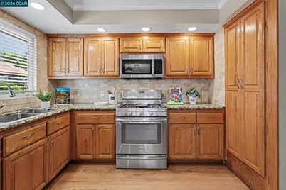 1360 Grove Way, Concord, CA 94518 - Photo 11