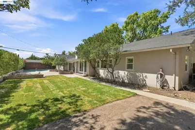 200 Greenwich Ln, Modesto, CA 95350 - Photo 43