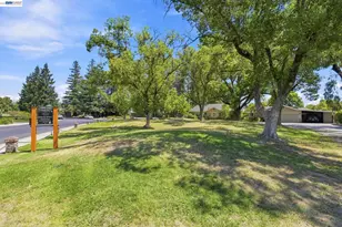 200 Greenwich Ln, Modesto, CA 95350 - Photo 3