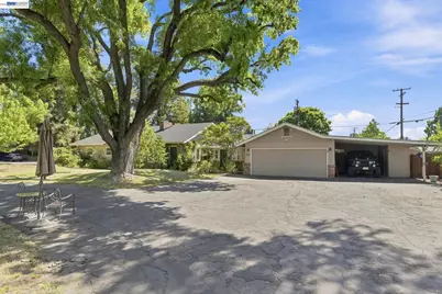 200 Greenwich Ln, Modesto, CA 95350 - Photo 13