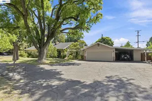 200 Greenwich Ln, Modesto, CA 95350 - Photo 13