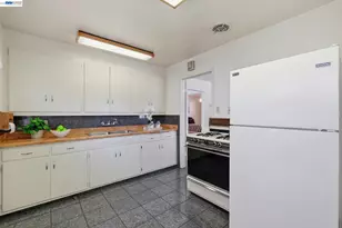 3838 Monterey Blvd, San Leandro, CA 94578 - Photo 11
