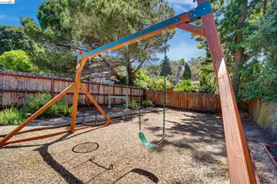 4080 Kuhnle Ave, Oakland, CA 94605 - Photo 43