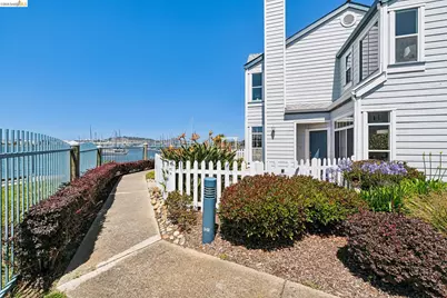 807 Commodore Drive, Richmond, CA 94804 - Photo 3