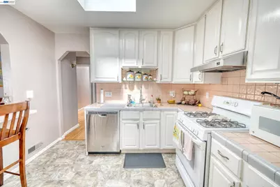 150 Cambridge St, San Francisco, CA 94134 - Photo 11