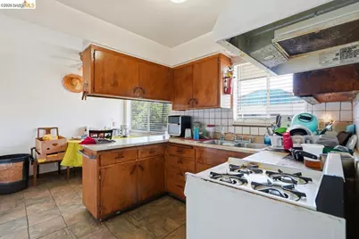 933 41st St, Oakland, CA 94608 - Photo 25