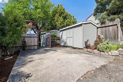 2452 Potomac St, Oakland, CA 94602 - Photo 43