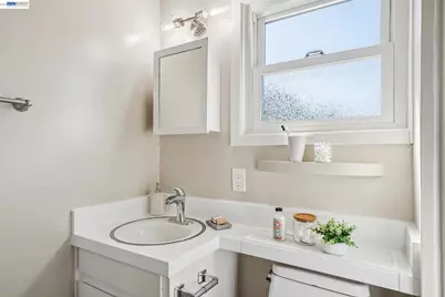 2452 Potomac St, Oakland, CA 94602 - Photo 15