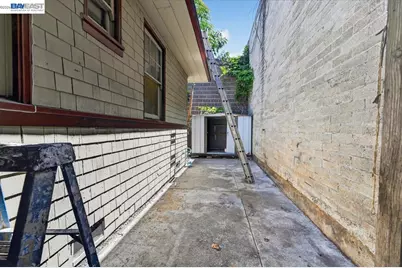 950 Loomis Ct, Oakland, CA 94606 - Photo 25