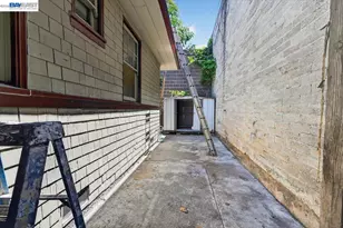 950 Loomis Ct, Oakland, CA 94606 - Photo 25