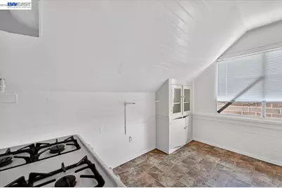 950 Loomis Ct, Oakland, CA 94606 - Photo 31
