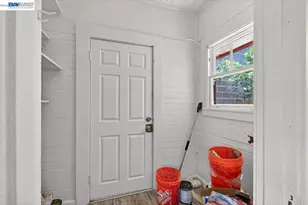 950 Loomis Ct, Oakland, CA 94606 - Photo 21